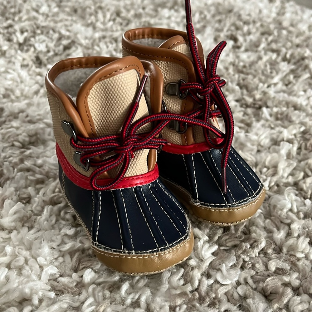 Baby Gap Lace Up Duck Boots Sherpa Lined